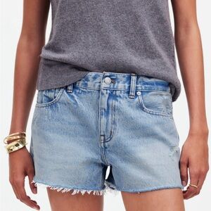 NWT - Madewell Low-Rise Boyfriend Shorts in Kalamazoo Wash: Raw-Hem Edition